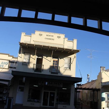 Mentor Chambers Apartment Bed & Breakfast Уест Уайлонг Екстериор снимка